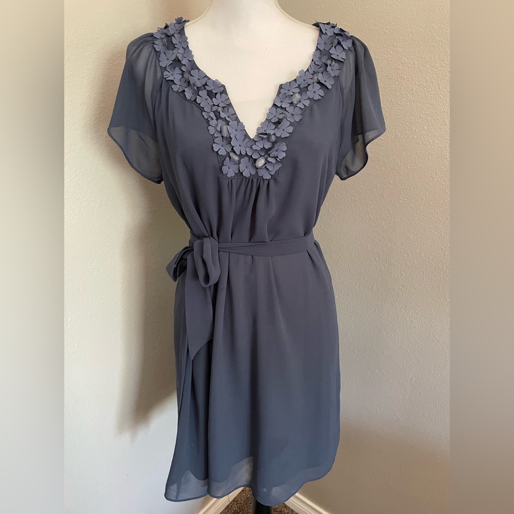 Gorgeous flower accent dress